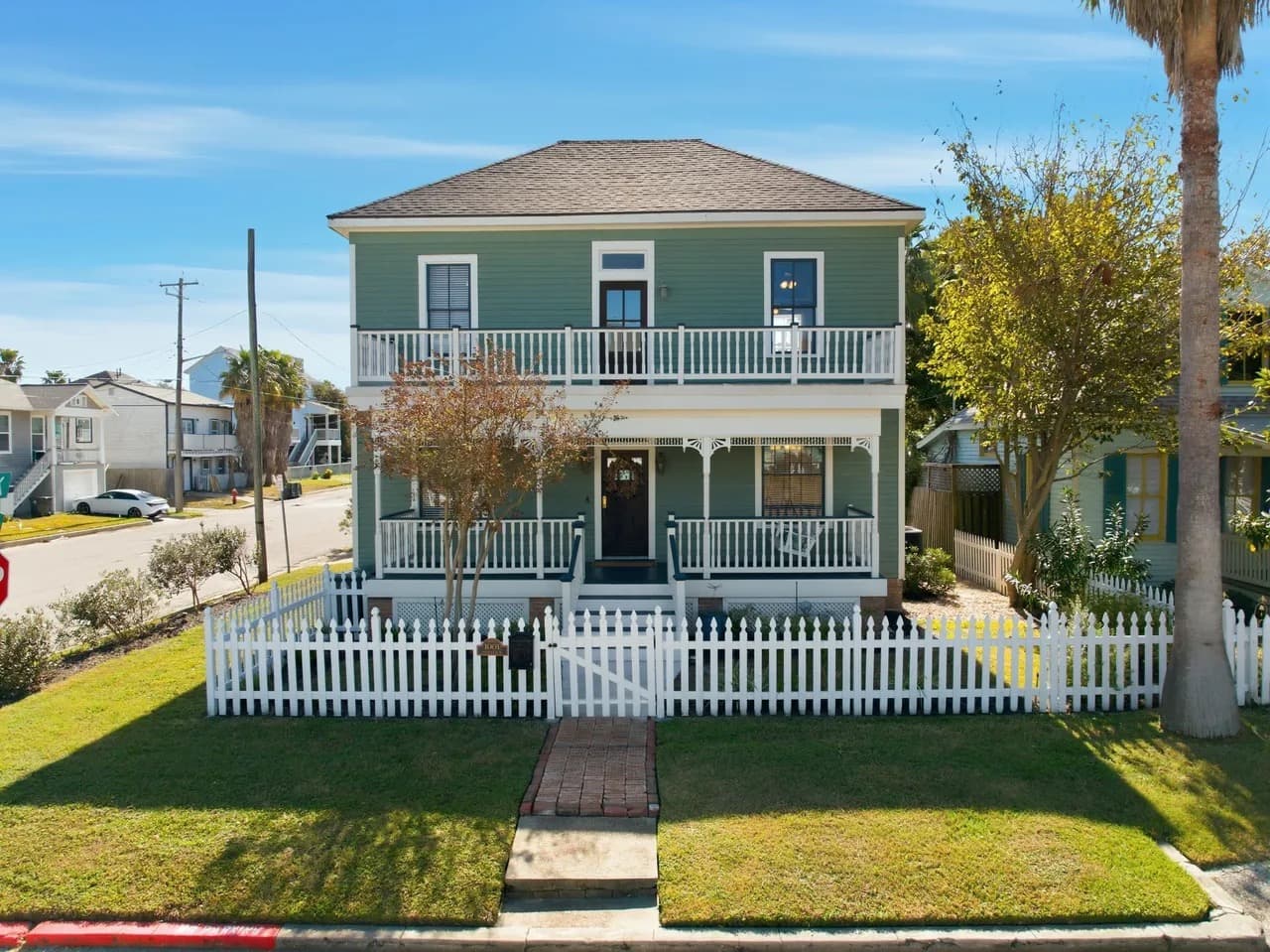 1001 Ave K, Galveston, TX — 11% reduction (est. $982 tax savings)