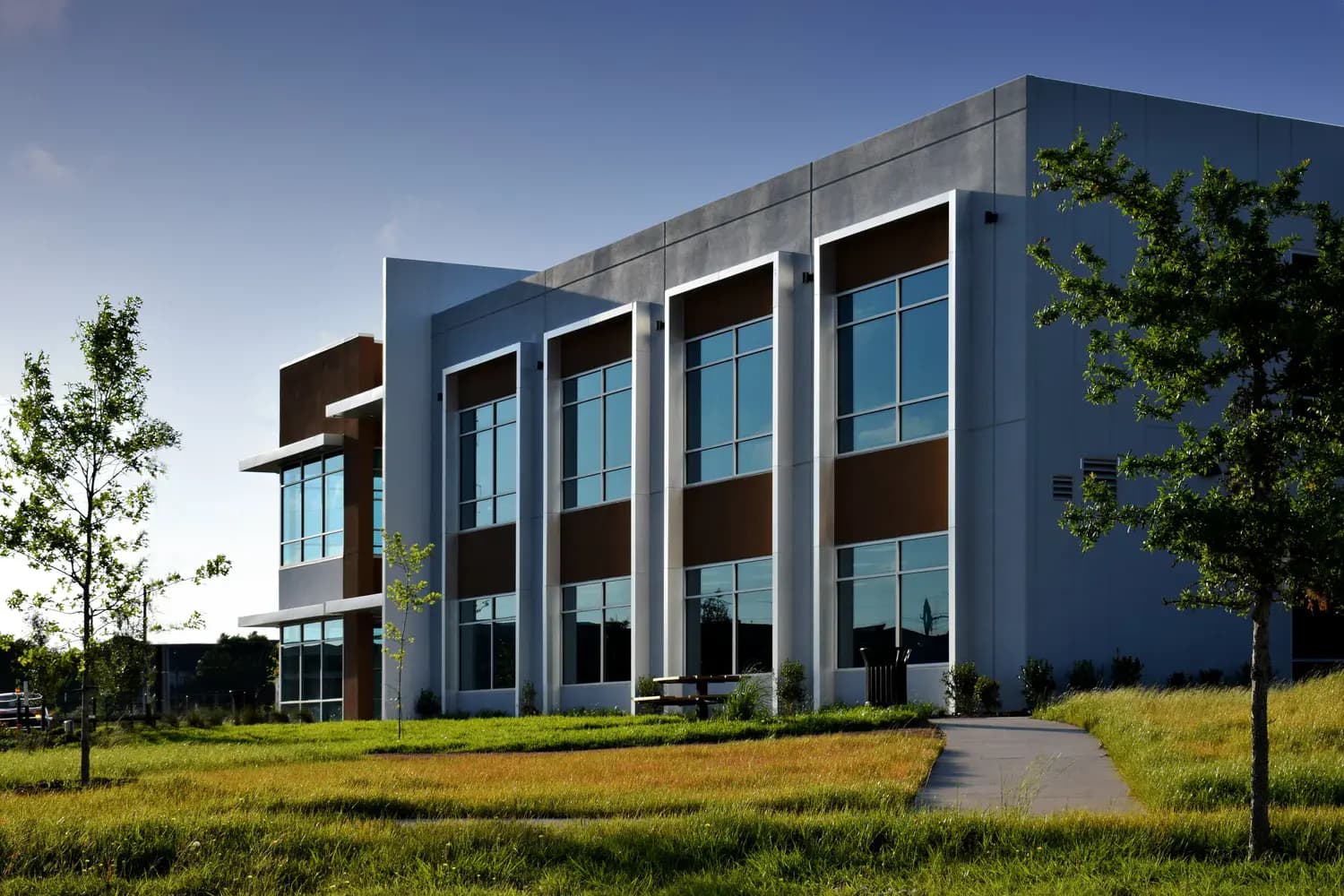 Modern commercial office building with reflective pond